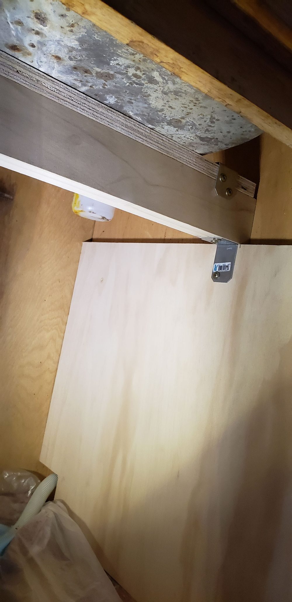 GPPS Structural Sink Support System™ — side view with L-bracket